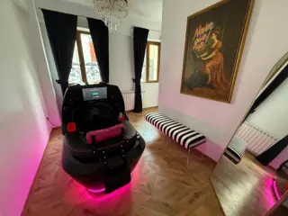Interiorul elegant al InfraSlim Studios Dorobanți cu aparatul InfraSlimX