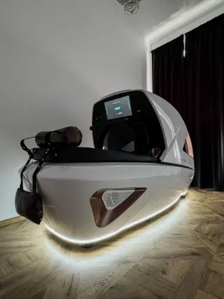 Capsula albă InfraSlimX pregătită pentru o ședință